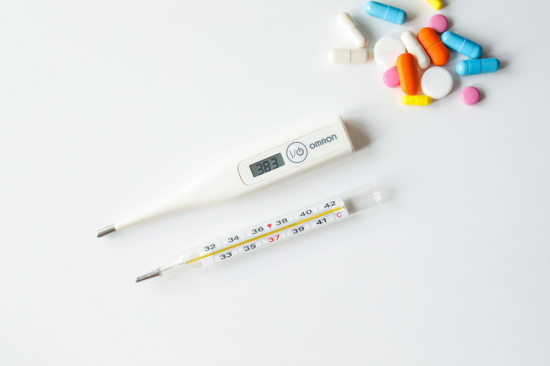 태블릿 주변의 적정 온도 유지를 위한 온도계
