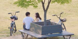9월 마감 주거 안정 지원금 신청을 준비하는 3040 부부의 모습