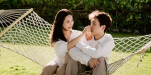 재테크를 고민하는 30대 부부의 스마트한 자산 관리 이미지
