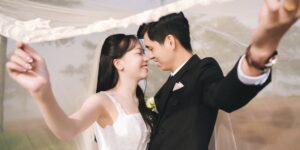 30대 부부의 연말정산과 재테크 성장을 상징하는 이미지