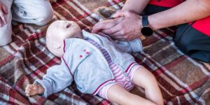아이 열성 경련 응급 대처법을 다루는 육아 정보 썸네일
