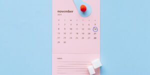 육아휴직 급여 인상과 일정을 상징하는 달력 이미지